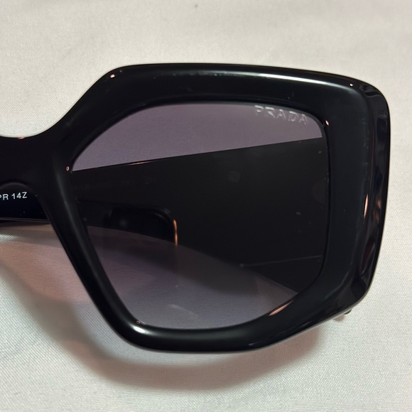 Prada SPR 14Z sunglasses - Picture 8 of 16